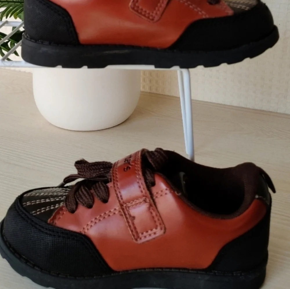 Carter's Benelli Toddler Boy's  Brown Sneaker shoes Size 9